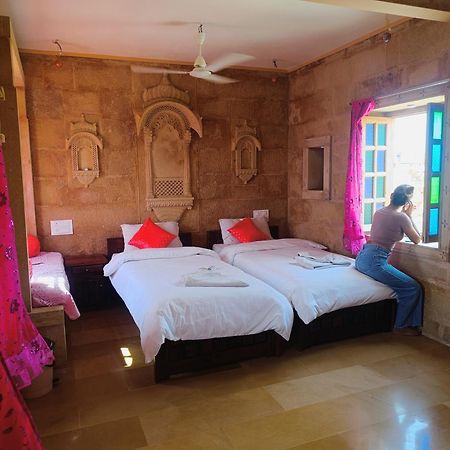 Mud Mirror Guesthouse Джайсалмер Екстериор снимка