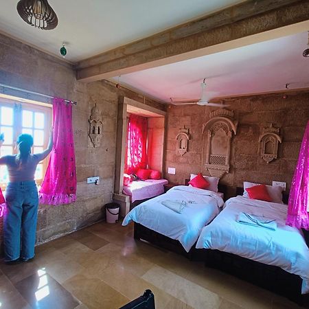 Mud Mirror Guesthouse Джайсалмер Екстериор снимка