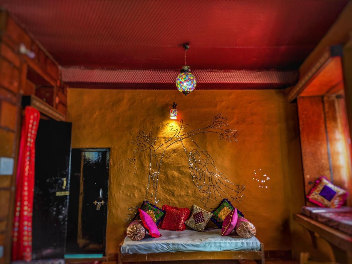 Mud Mirror Guesthouse Джайсалмер Екстериор снимка