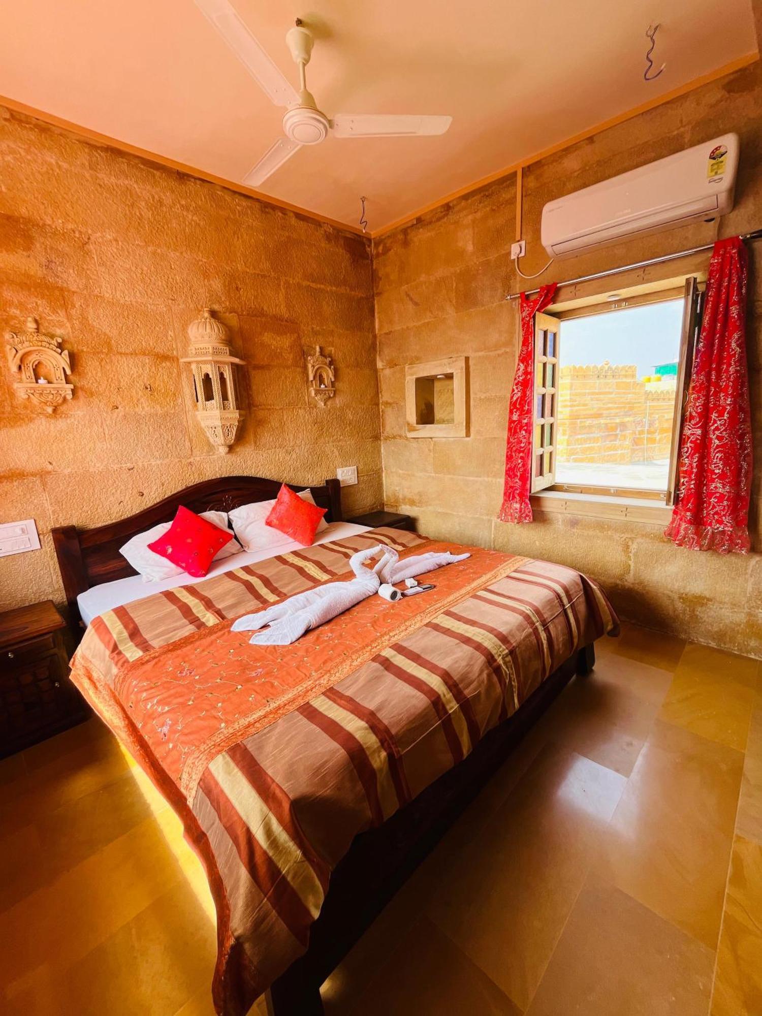 Mud Mirror Guesthouse Джайсалмер Екстериор снимка
