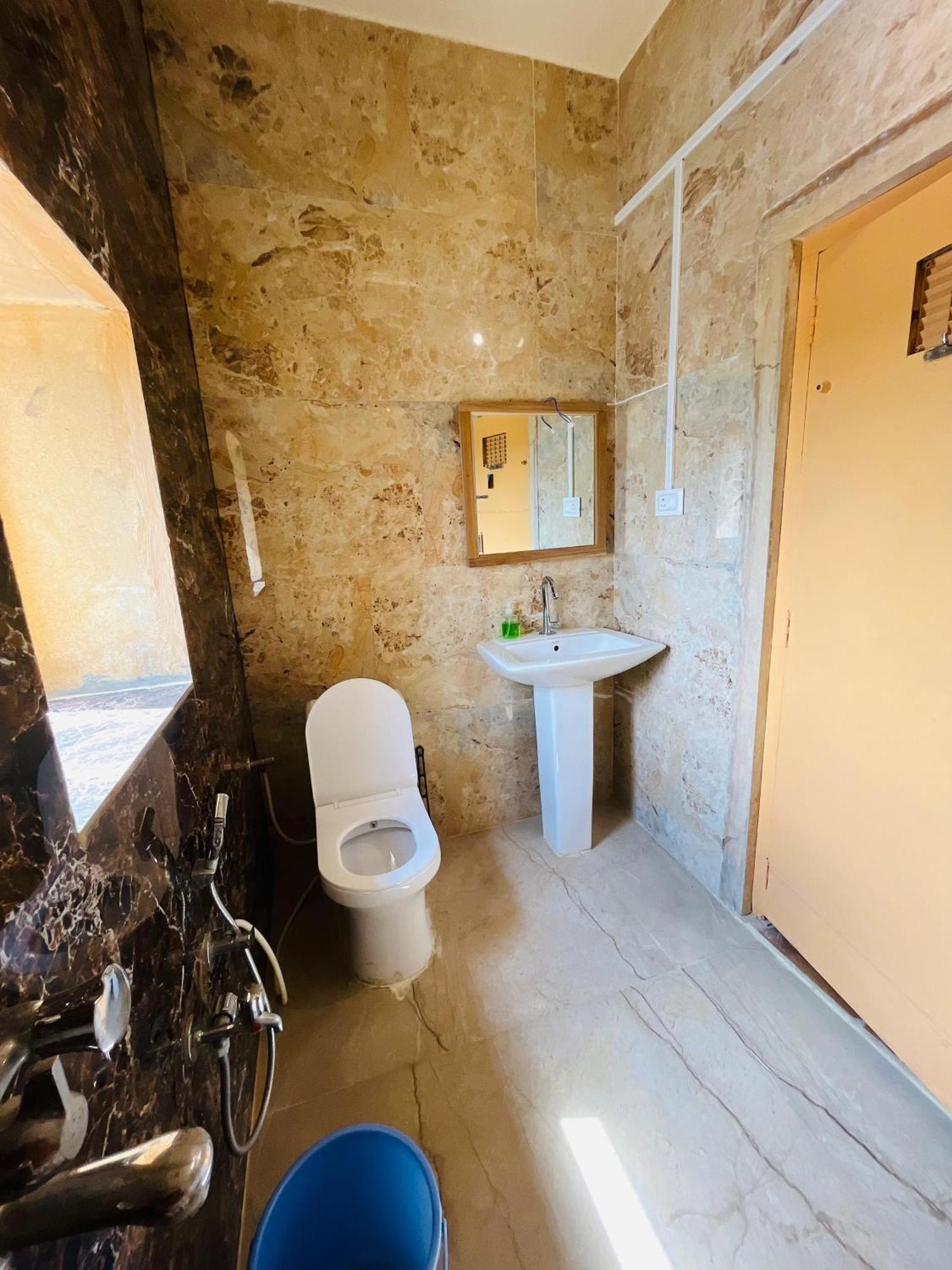 Mud Mirror Guesthouse Джайсалмер Екстериор снимка