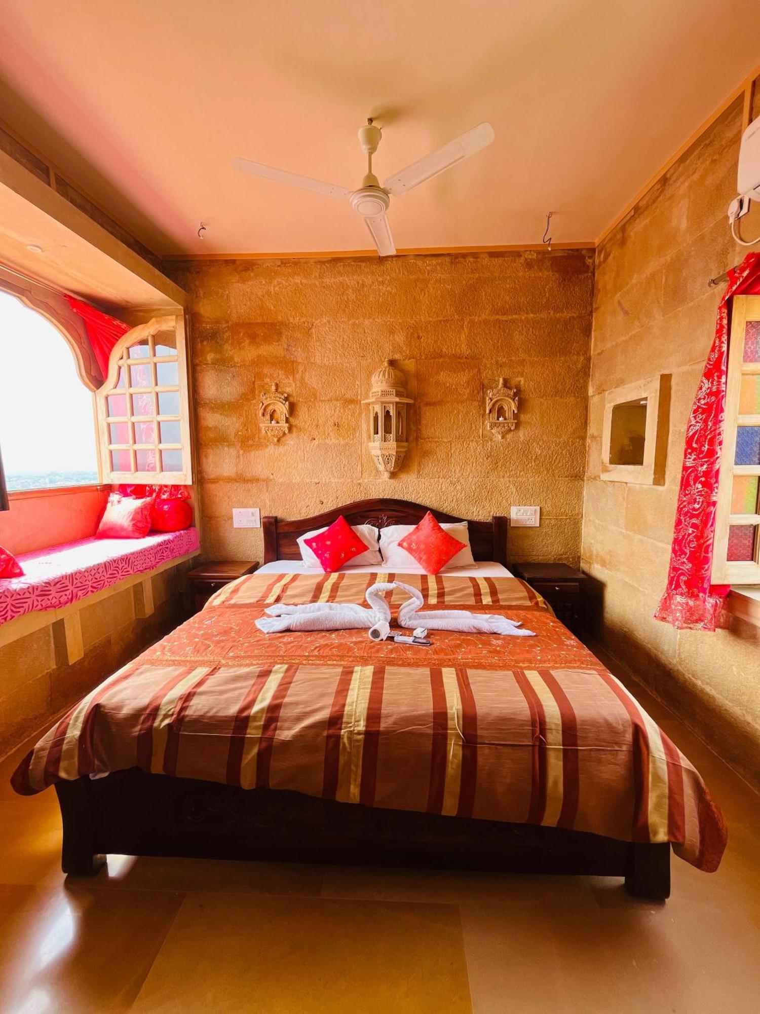 Mud Mirror Guesthouse Джайсалмер Екстериор снимка