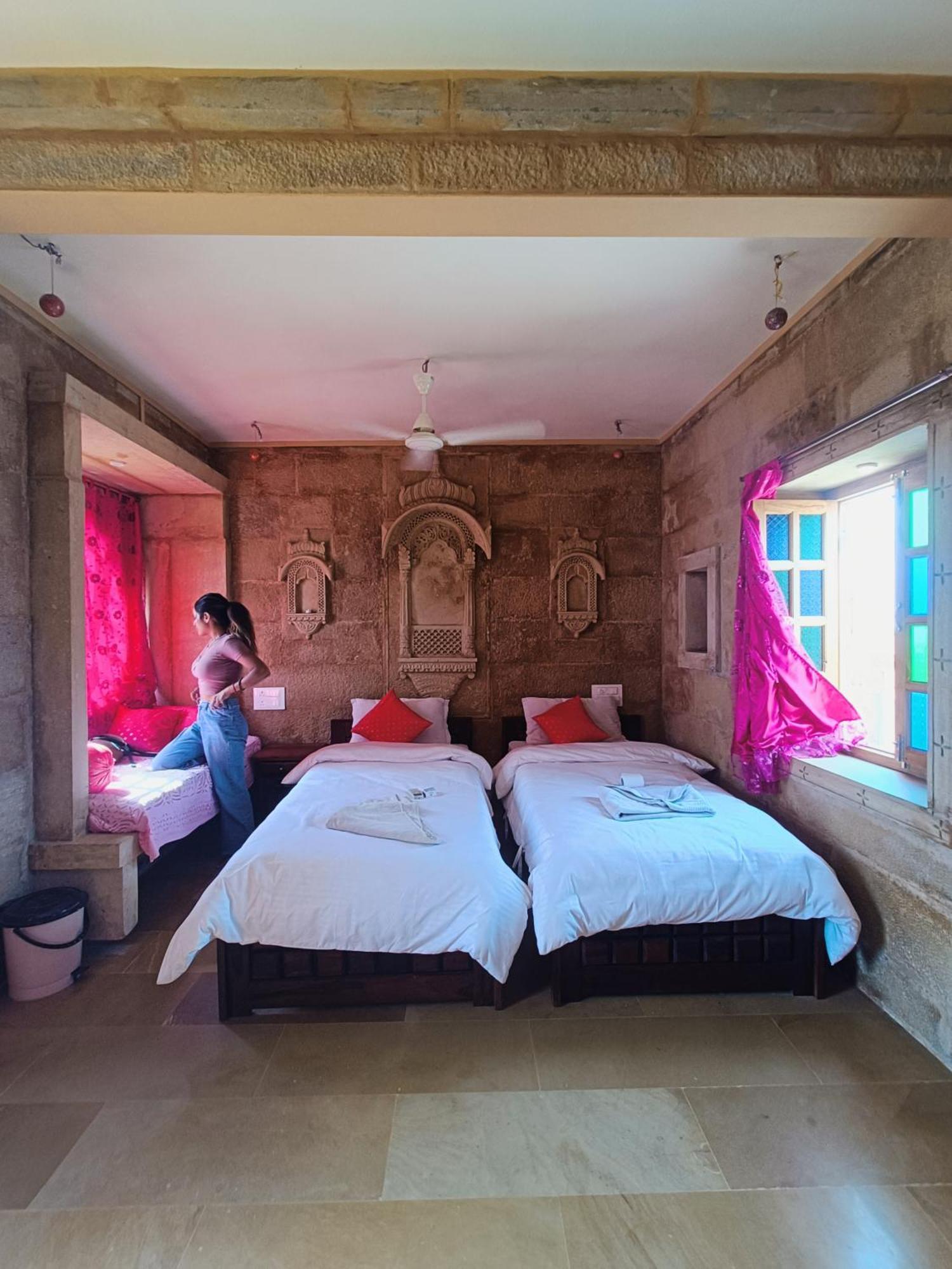 Mud Mirror Guesthouse Джайсалмер Екстериор снимка